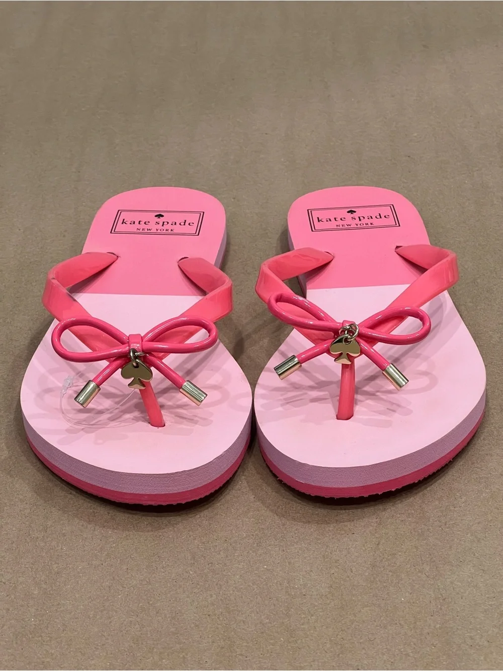 Kate Spade New York Nova Peach Womens 5-6 Flip Flops with bow & charm, Pink